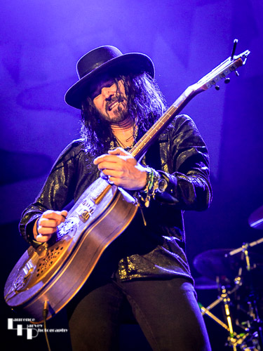 Troy Redfern on guitar & vocals
