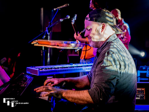 Wille & The Bandits: keyboards