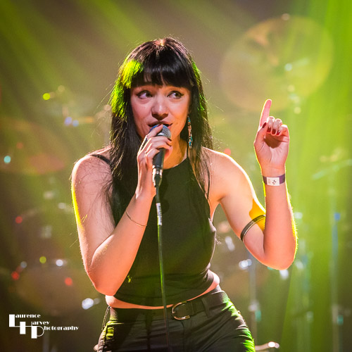 Grace Bond on vocals