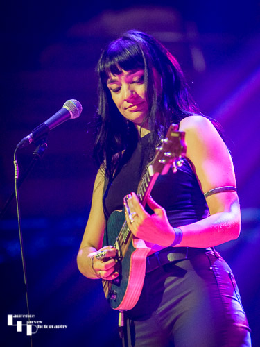 Grace Bond on vocals & mandolin