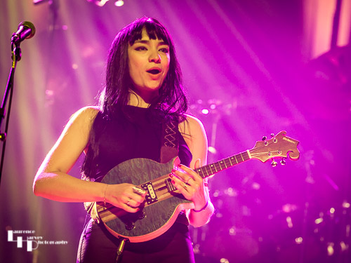 Grace Bond on vocals & mandolin