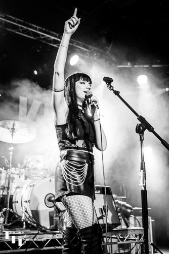 Grace Bond on vocals