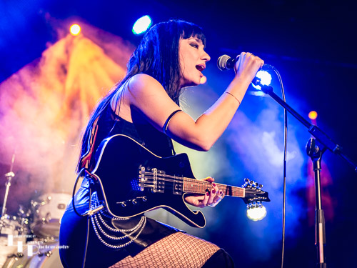 Grace Bond on vocals & mandolin