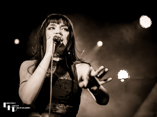 Grace Bond on vocals