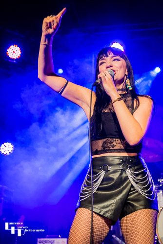 Grace Bond on vocals