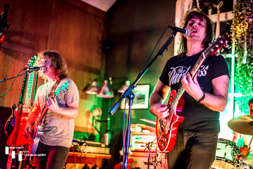 Chris Ready on vocals & guitar, James Ready on lead guitar