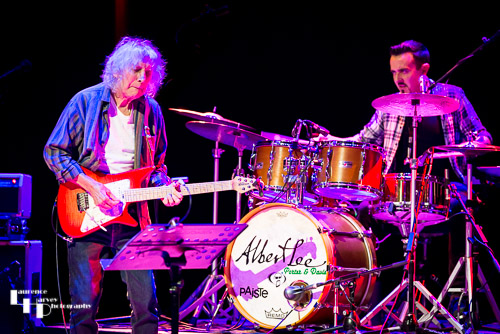 Albert Lee on vocals & guitar, Ollie Sears on drums