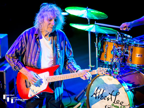 Albert Lee on vocals & guitar