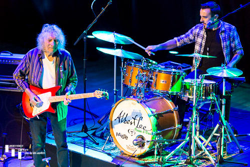 Albert Lee on vocals & guitar, Ollie Sears on drums