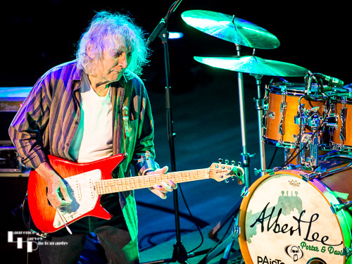 Albert Lee on vocals & guitar