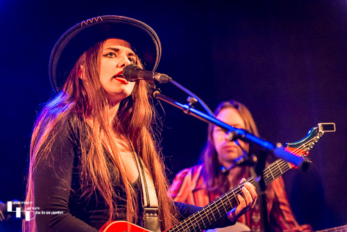 Arielle on vocals & guitar
