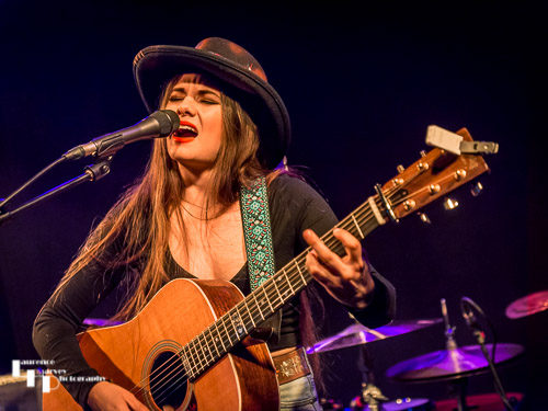 Arielle on vocals & guitar