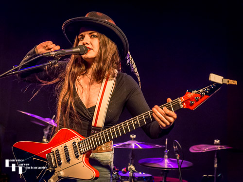 Arielle on vocals & guitar