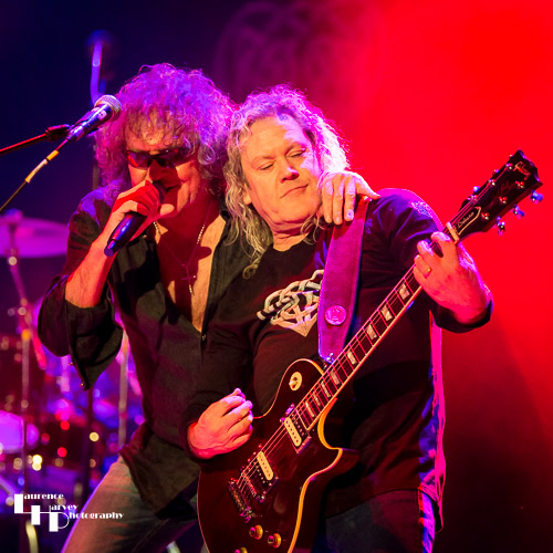 Darren Wharton on vocals & Vinny Burns on guitar