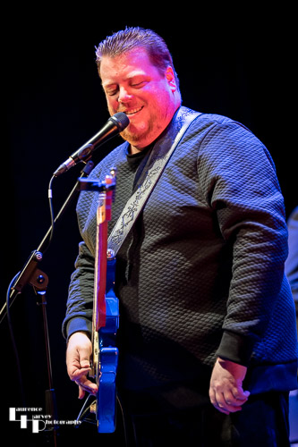 Danny Bryant on guitar & vocals