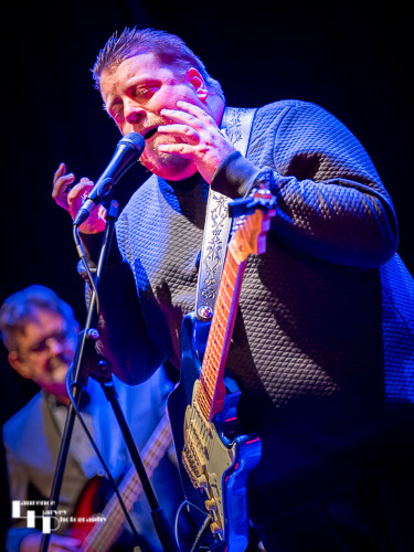 Danny Bryant on guitar & vocals