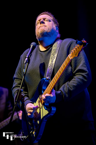 Danny Bryant on guitar & vocals