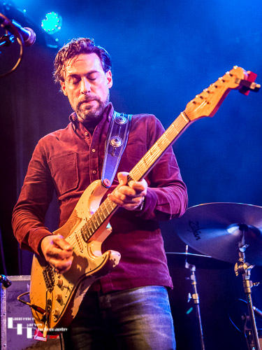 Dan Patlansky on vocals & guitar