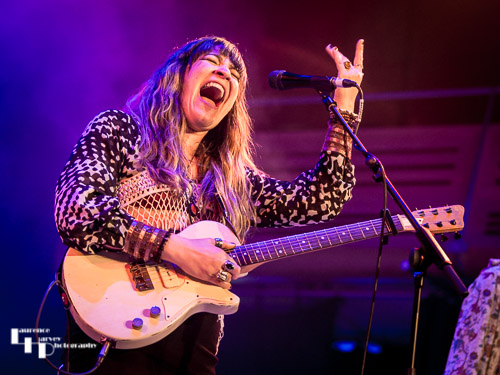 Lee-la Baum on vocals & guitar