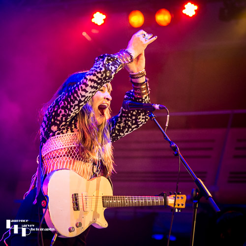 Lee-la Baum on vocals & guitar