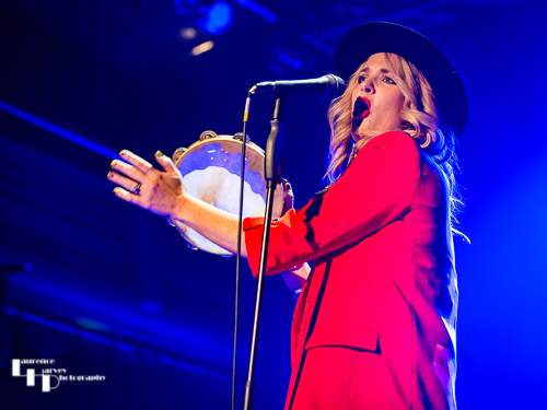 Elles Bailey on vocals