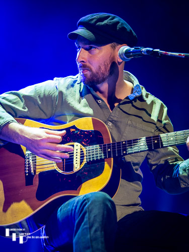 Joe Wilkins on guitar & backing vocals