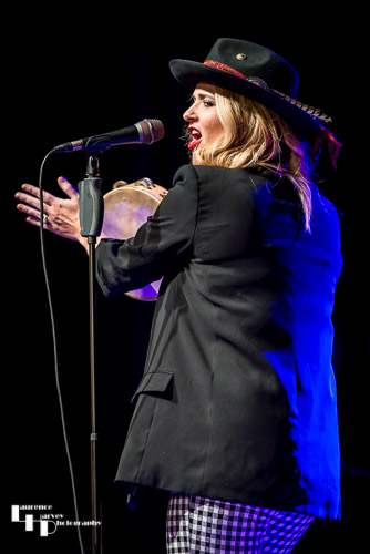 Elles Bailey on vocals