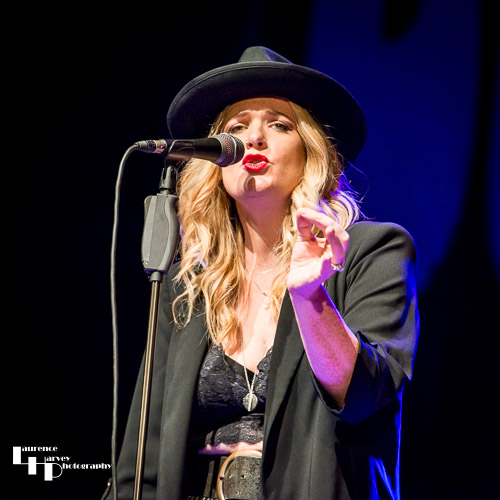 Elles Bailey on vocals