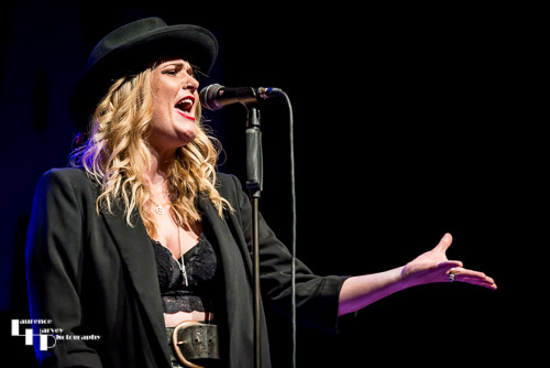 Elles Bailey on vocals