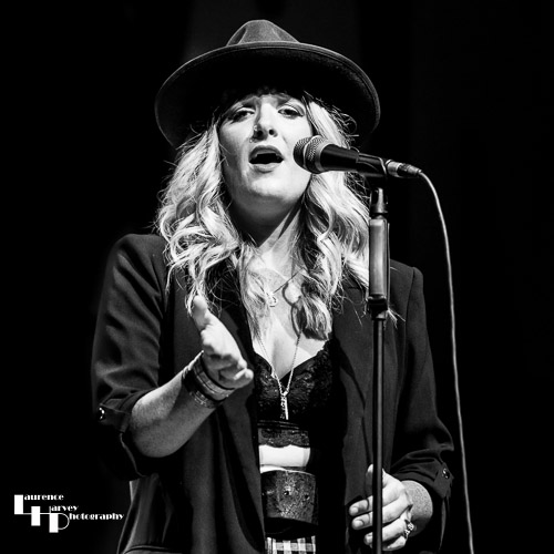 Elles Bailey on vocals