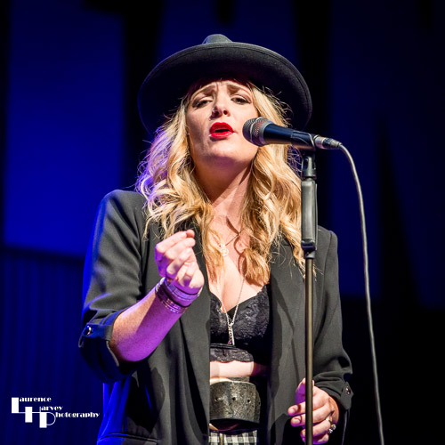 Elles Bailey on vocals