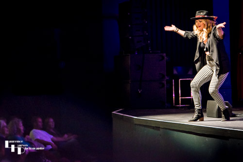 Elles Bailey on vocals