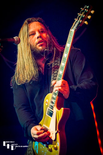 Tristan Thomas on vocals & guitar