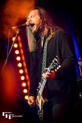 Tristan Thomas on vocals & guitar