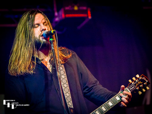 Tristan Thomas on vocals & guitar