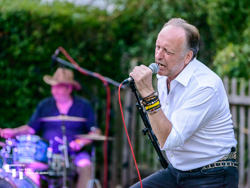 Stealer: Glen Barrett on vocals