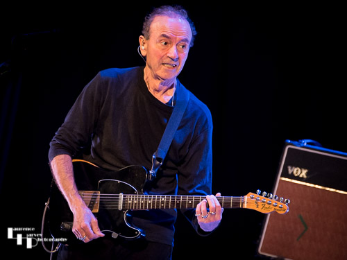 Hugh Cornwell on vocals & guitar