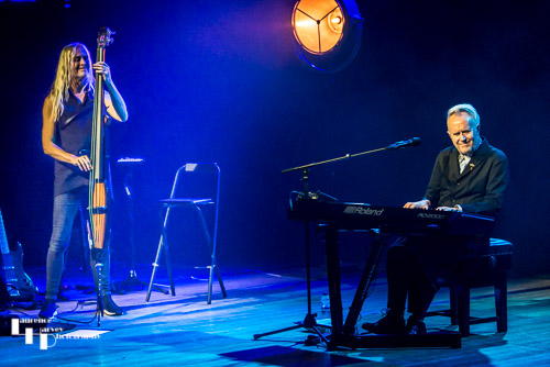 Howard Jones on vocals & keys, Nick Beggs on double bass