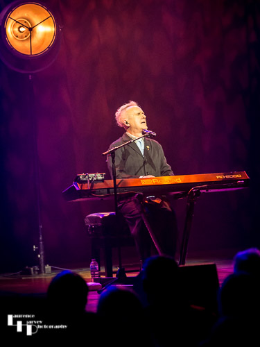 Howard Jones on vocals & keys