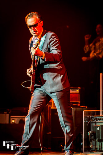 Joe Bonamassa on vocals & guitar