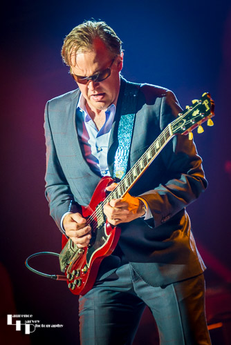 Joe Bonamassa on vocals & guitar