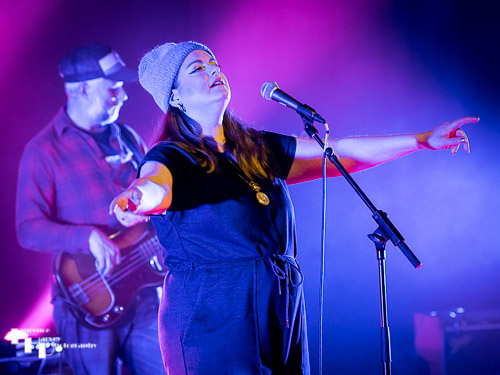 Jo Harman on vocals