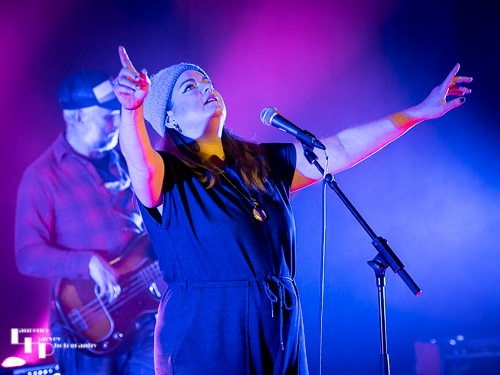 Jo Harman on vocals