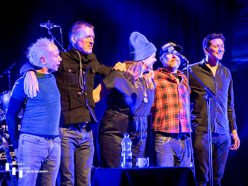 Jo Harman & her band taking their final bows