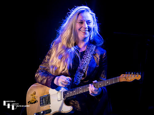 Joanne Shaw Taylor on vocals & guitar