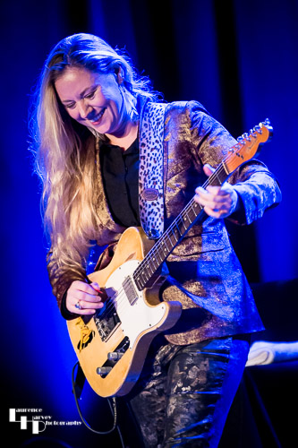 Joanne Shaw Taylor on vocals & guitar