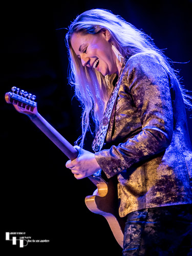 Joanne Shaw Taylor on vocals & guitar