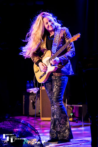 Joanne Shaw Taylor on vocals & guitar. Used in Rock & Blues Muse online review