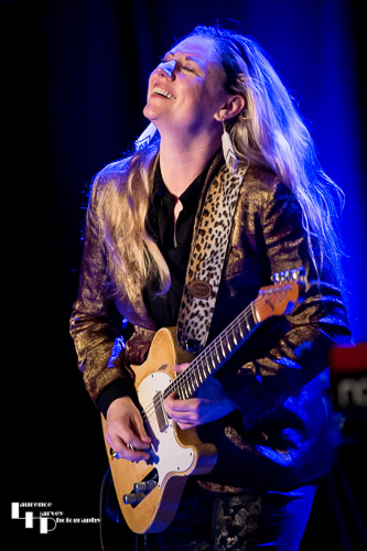 Joanne Shaw Taylor on vocals & guitar