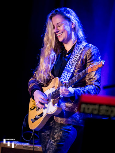 Joanne Shaw Taylor on vocals & guitar